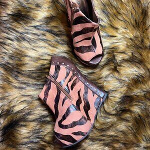 Brown and Black Wedge Shoes with Strappy Design and Smooth Finish